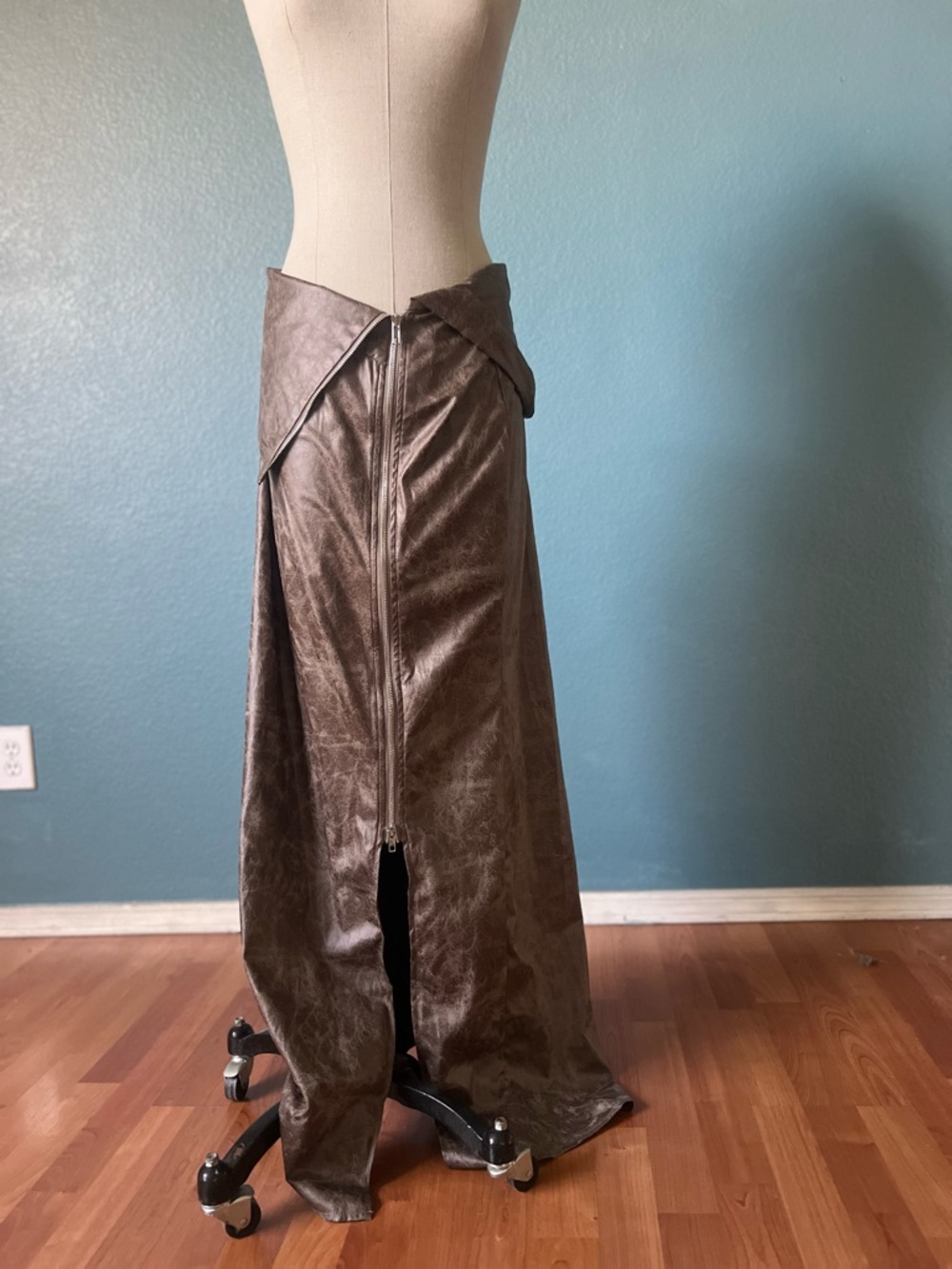 NWT Pretty little‎ thing Chocolate Brown Faux-Leather Maxi Skirt with Front Zip
